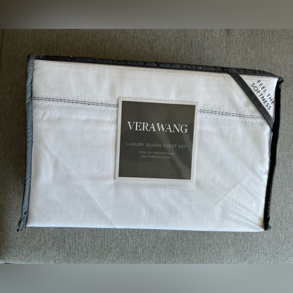 Vera Wang queen sheet set- new in packaging